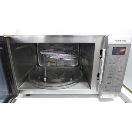 5116 - A Panasonic 1000W dimension 4 turbo bake microwave