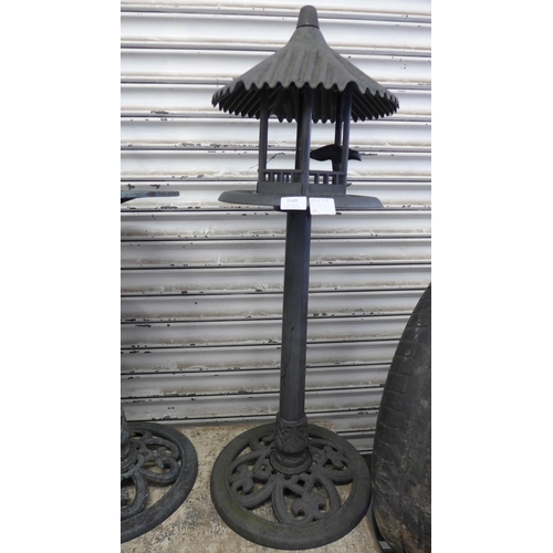 5149 - A large quantity of assorted garden items including plastic buckets, a cast iron effect sun dial, a ... 