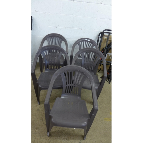 5173 - Five plastic stacking garden chairs