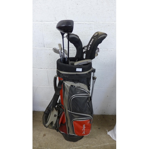 5175 - A set of left handed golf clubs including Ben Sayers and a golf bag