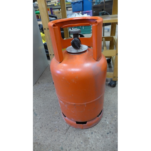 5182 - A Clarke 'Devil 650' space heater with a Calor Gas propane bottle