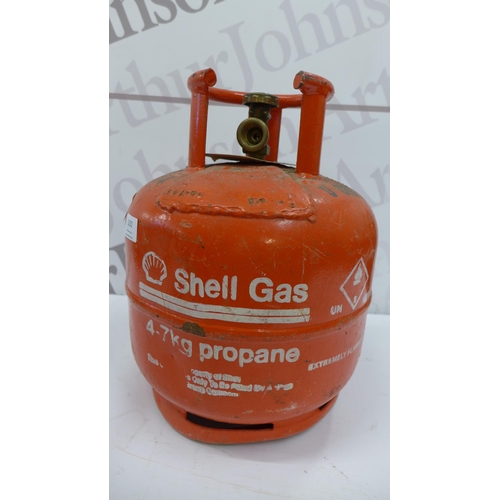 5202 - 2 gas powered blow torches with a Shell gas 4-7kg propane bottle