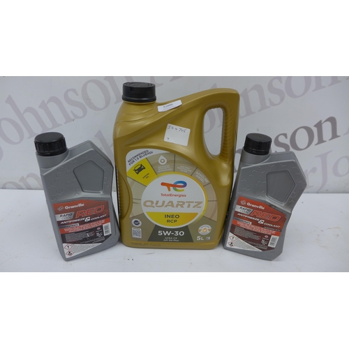 5205 - A 5 litre bottle of Total Energies quartz INIO RCP 5W-30 motor oil and two 1 Litre bottles of Granvi... 