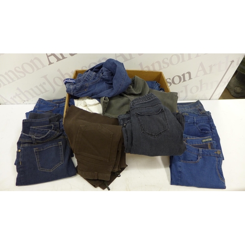 5213 - A box of approx 25 pairs of jeans