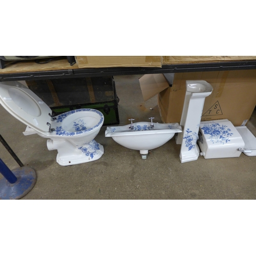 5218 - An Imperial Bathroom Company bathroom suite including a blue and white china style bathroom sink wit... 