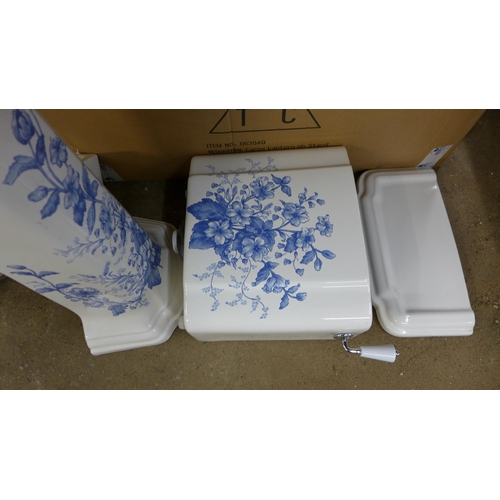 5218 - An Imperial Bathroom Company bathroom suite including a blue and white china style bathroom sink wit... 