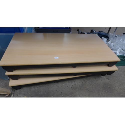 5225 - 3 Burgess folding tables