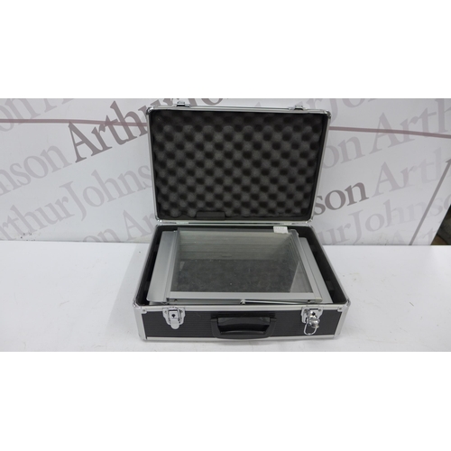 5242 - A collapsible brochure display stand in an aluminium flight storage case