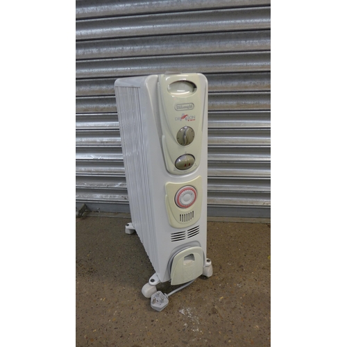 5256 - A Delonghi Dragon Two oil filled electric heater