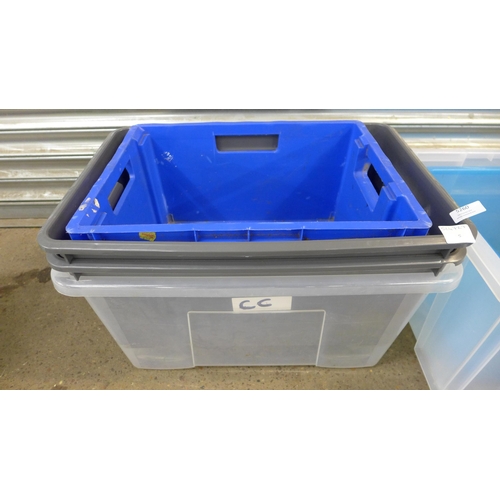 5260 - A quantity of plastic storage boxes