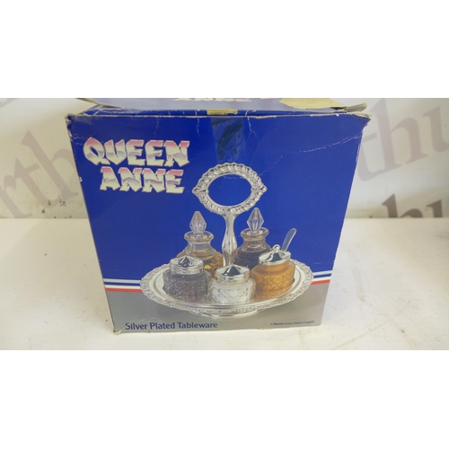 5284 - A Queen Ann revolving cruet tableware set and a Singer manual sewing machine