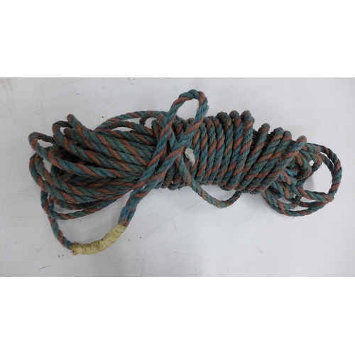 5288 - A box containing 3 strong ropes