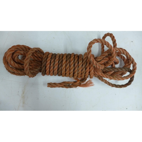 5288 - A box containing 3 strong ropes