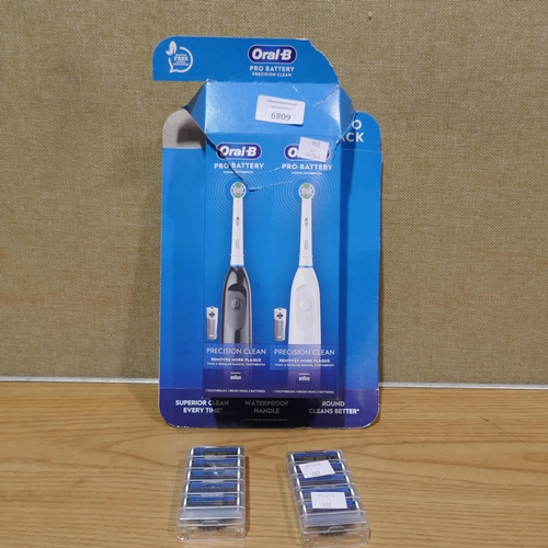 6089 - Oral-B Db5 Toothbrush and two Gillette Mach 3 Razorblade packs (Toothbrush missing)  *This lot is su... 