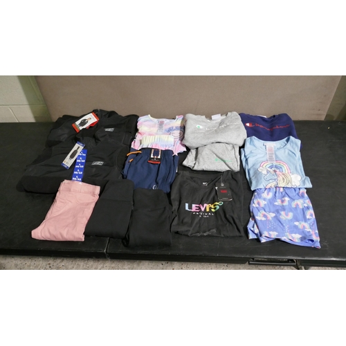 6204 - Quantity of children's mixed clothing  t-shirts, jackets, leggings. To include Levi's, Champion, Edd... 