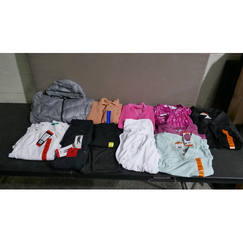 6205 - Quantity of mixed womens clothing to including leggings, t-shirts, trousers, jumper, jacket etc.,  (... 