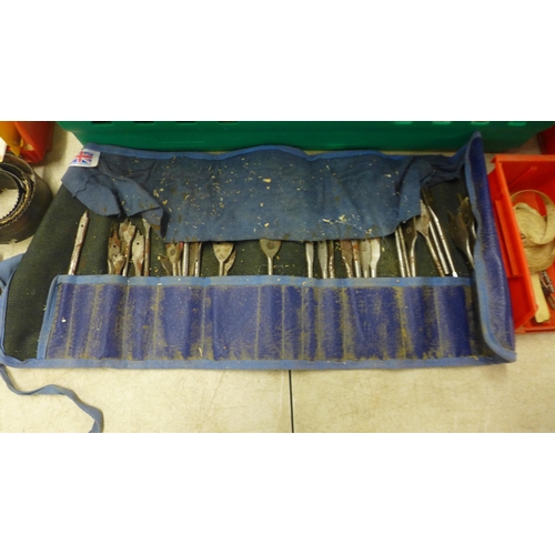 5022B - A large amount of assorted drill bits including hole saws and brace bits