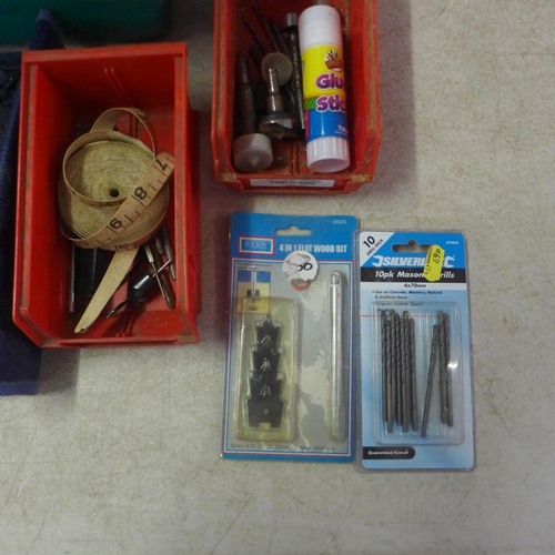 5022B - A large amount of assorted drill bits including hole saws and brace bits