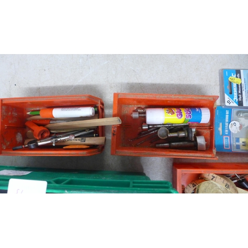 5022B - A large amount of assorted drill bits including hole saws and brace bits