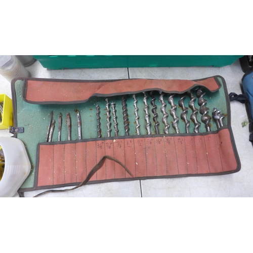 5022B - A large amount of assorted drill bits including hole saws and brace bits