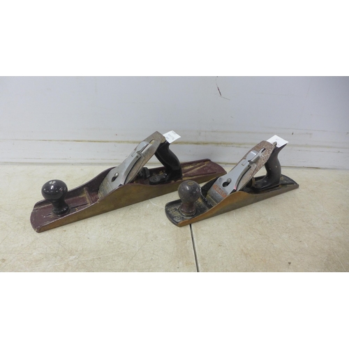 5022H - 2 Stanley and Bailey wood planes No.5 and No.6