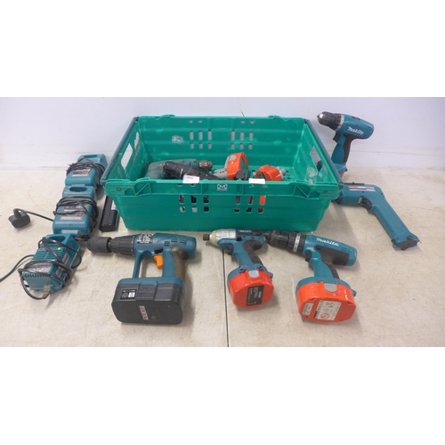 5040 - A quantity of Makita power tools including 5 drills 8390D, 6280D, 2 x 8480D, a quantity of batteries... 