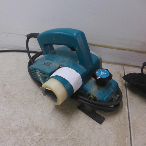 5048 - 4 assorted power tools including a Makita 9911 belt sander, a Makita 1923BD power planer, a 500W, 24... 