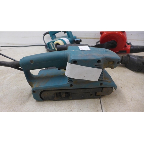 5048 - 4 assorted power tools including a Makita 9911 belt sander, a Makita 1923BD power planer, a 500W, 24... 