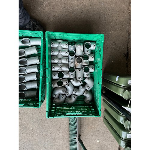 5142 - A large quantity of 'key clamp' fittings and steel tube for safety barrier/stair hand rail