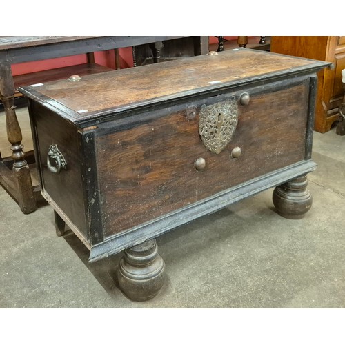 126 - A 19th Century Spanish oak coffer