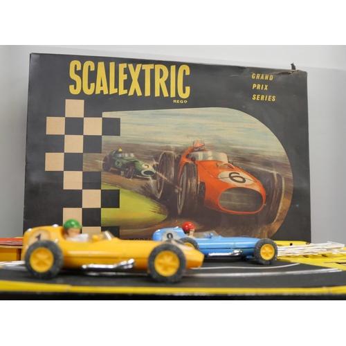 2152 - A Tri-ang Scalextric GP2 slot car model motor racing set, boxed