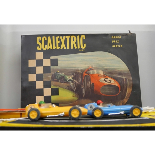 2152 - A Tri-ang Scalextric GP2 slot car model motor racing set, boxed