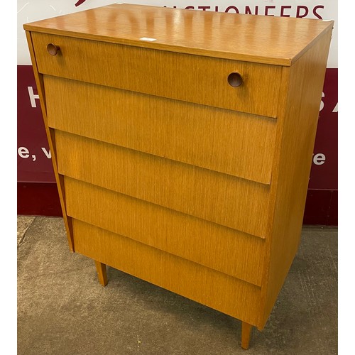 9 - An Avalon Yatton oak chest of drawers