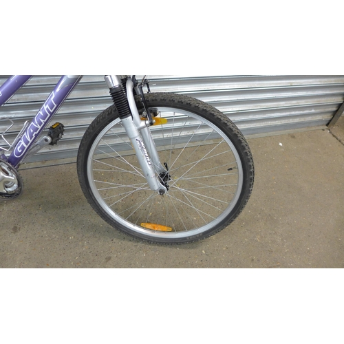 5193 - A Giant Sedona lady's hard tail mountain bike  * Police repossession