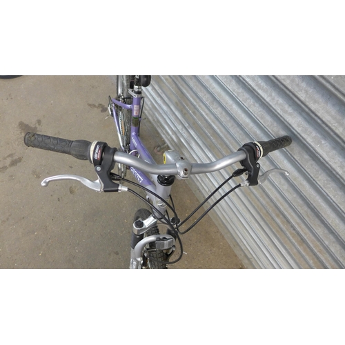 5193 - A Giant Sedona lady's hard tail mountain bike  * Police repossession