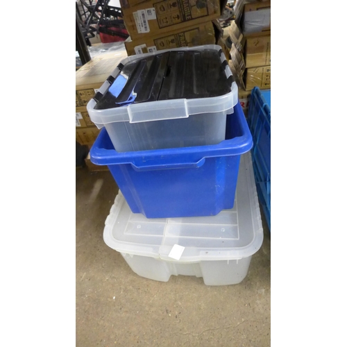 5292 - 9 assorted plastic storage boxes