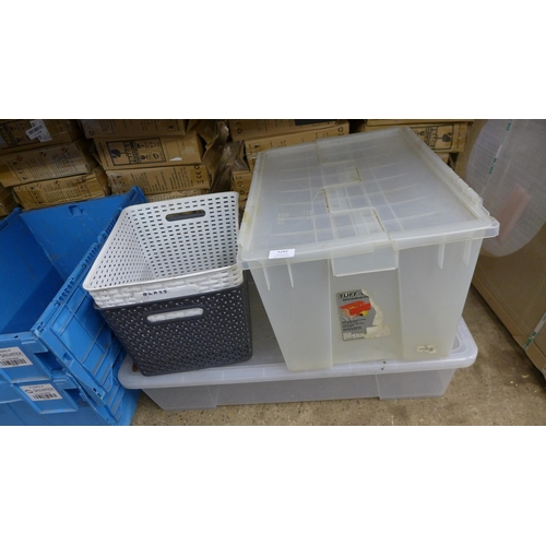 5292 - 9 assorted plastic storage boxes