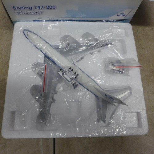 5121 - A collection of assorted model planes including a Cathay Pacific Boeing 777-300 1:500 scale model pl... 