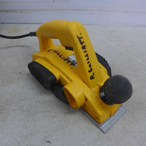 5005 - A DeWalt DW680K, 110V power plane - in case