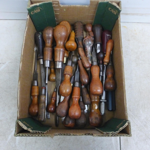 5008 - 2 boxes of vintage woodworking tools including set squares, spoke shave, screwdrivers, etc.