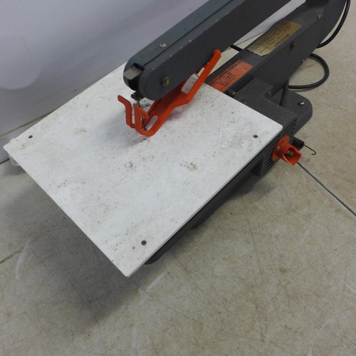 5010 - A 240V electric fret saw/scroll saw, a hydraulic trolley jack, a Bosch POF-500-A plunge router, a JE... 