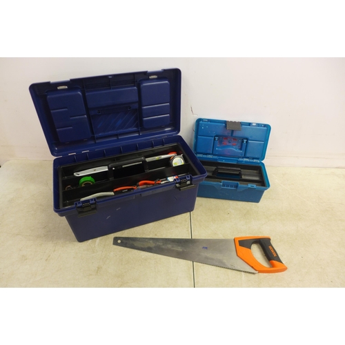 5013 - A toolbox of assorted hand tools including screwdrivers, tape measure, a hammer, pliers, Irwin hand ... 