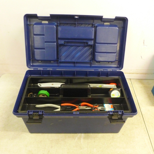 5013 - A toolbox of assorted hand tools including screwdrivers, tape measure, a hammer, pliers, Irwin hand ... 