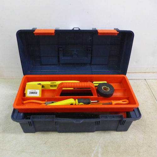 5014 - A toolbox of assorted hand tools including screwdrivers, a hammer, plunger, tape measure, a Stanley ... 