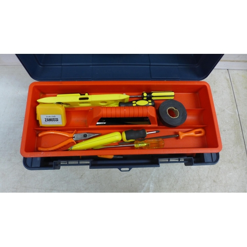 5014 - A toolbox of assorted hand tools including screwdrivers, a hammer, plunger, tape measure, a Stanley ... 