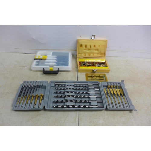 5016 - A Stanley 5002 chisel set , a wood drill bit set, a Makita 12 piece tungsten carbide tipped router b... 