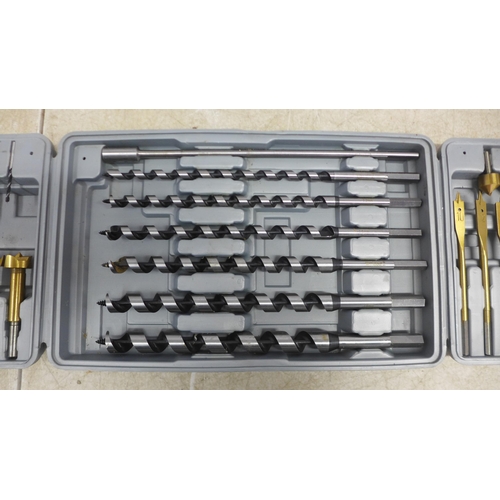 5016 - A Stanley 5002 chisel set , a wood drill bit set, a Makita 12 piece tungsten carbide tipped router b... 