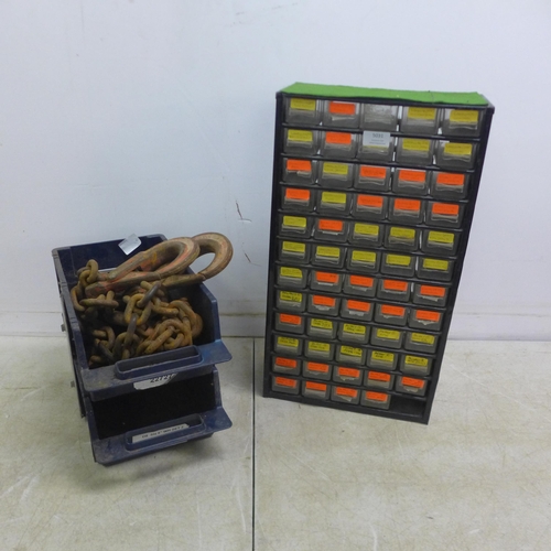 5030 - 2 Rolykit toolboxes, a 60 compartment workshop organiser, heavy duty chain and 2 Lin bin storage tra... 