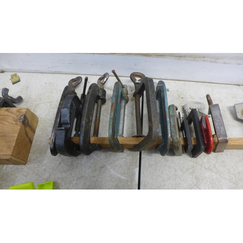 5049 - 28 assorted clamps