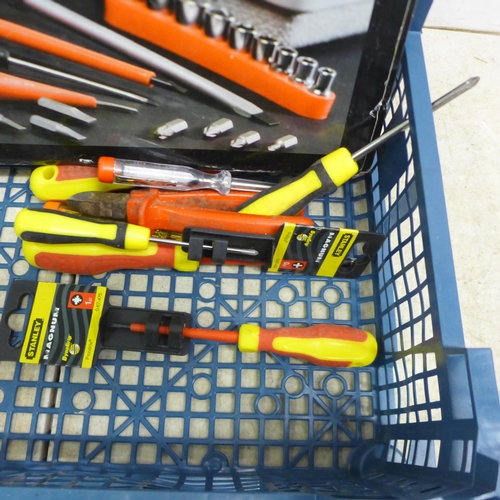 5051 - An AA 71 piece screwdriver set in case, two barrel foot pumps and a quantity of loose screwdrivers